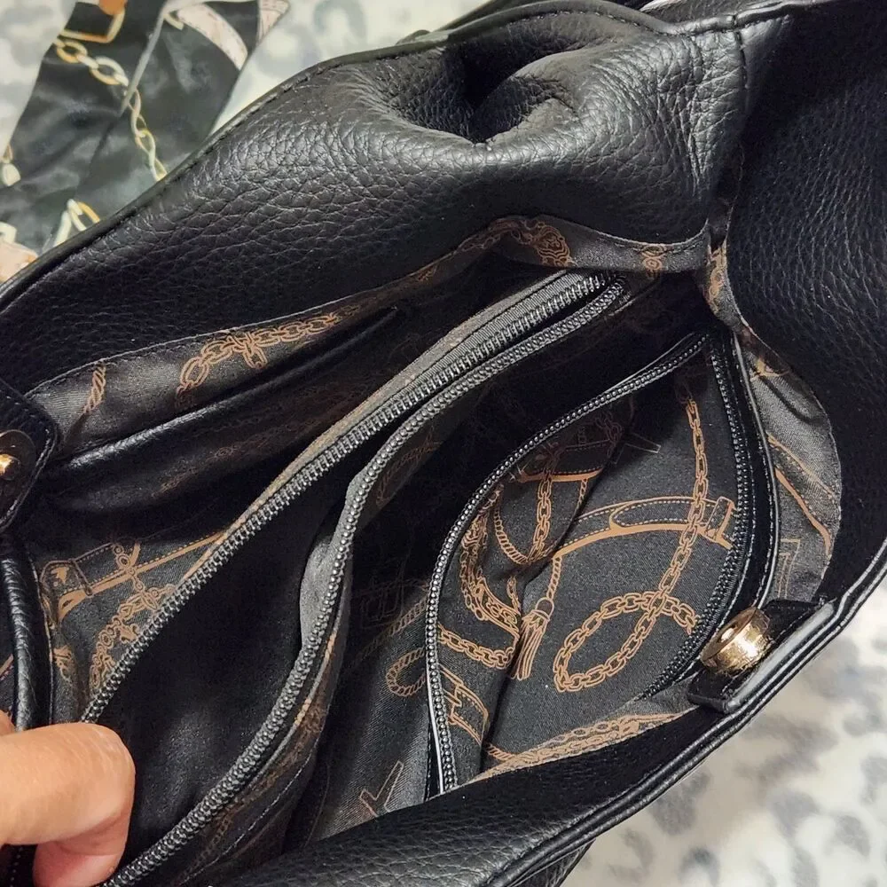 tote bags Size 15x10x5 Black Shoulder bag.   New
